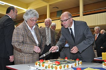 Stadtjubilaeum Festakt Anschneiden Der Torte