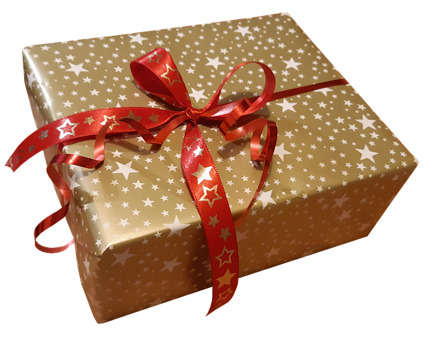 Weihnachtsgeschenk Gold Marie-pixabay