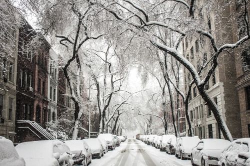 Verschneite Straße
