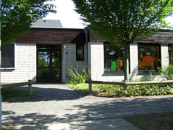 Foto zeigt den Eingangsbereich der Städtischen Kindertageseinrichtung Pusteblume