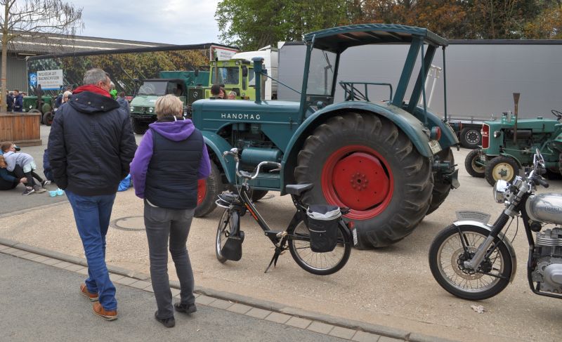 Foto zeigt die Traktorausstellung.