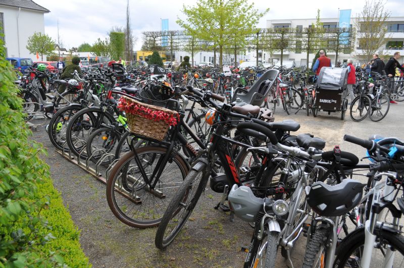Foto zeigt geparkte Fahrräder.