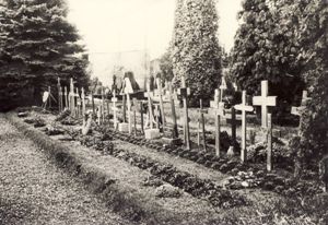 Das Foto zeigt die Meckenheimer Kriegsgräberstätte auf dem Friedhof Bonner Straße Anfang der 1950er Jahre